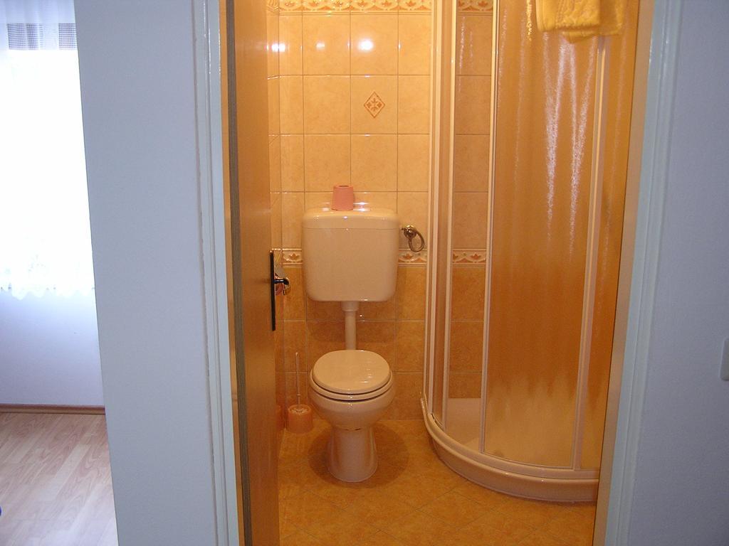 Apartment Adrijana Vrbnik Exterior photo