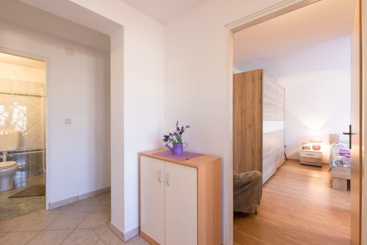 Apartment Adrijana Vrbnik Exterior photo